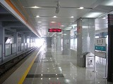 L-13 Wangjingxi station © Ranskaldan